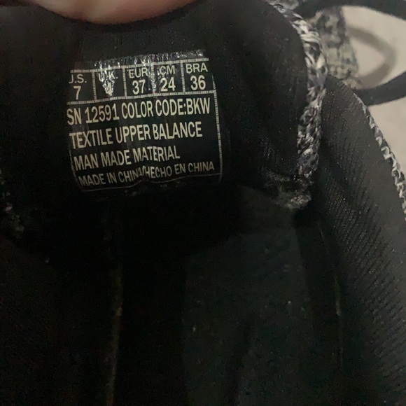 Sketchers running shoes size 7 women - Picture 3 of 3